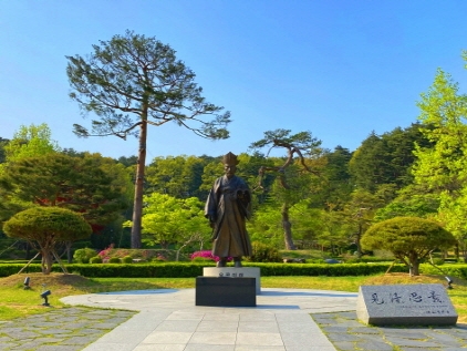Estatua de bronce del erudito Yulgok Yi I