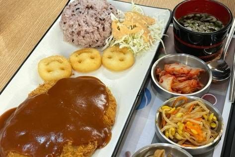 24時間営業のフードコート