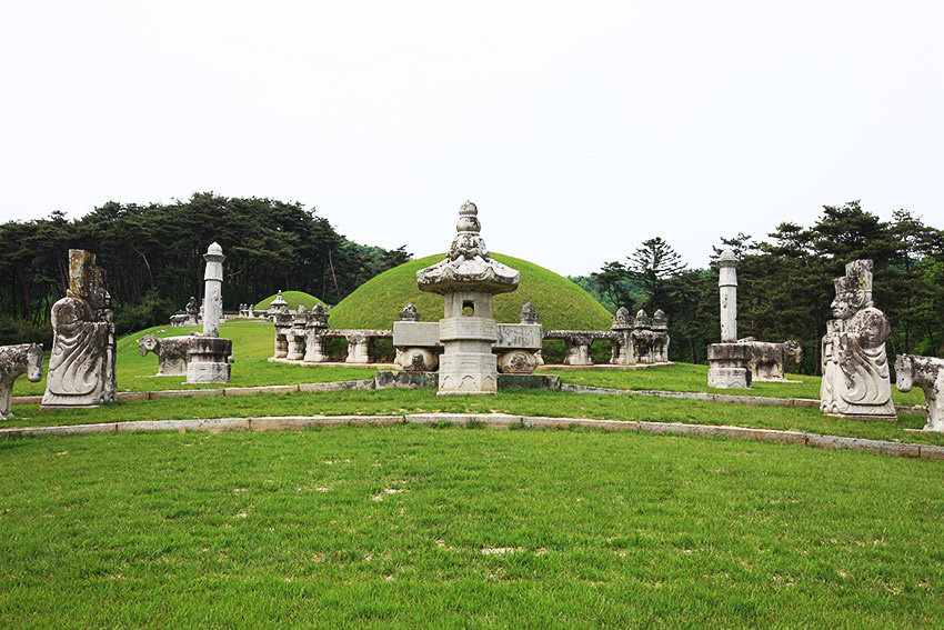 Королевская гробница Ённын в Ёчжу