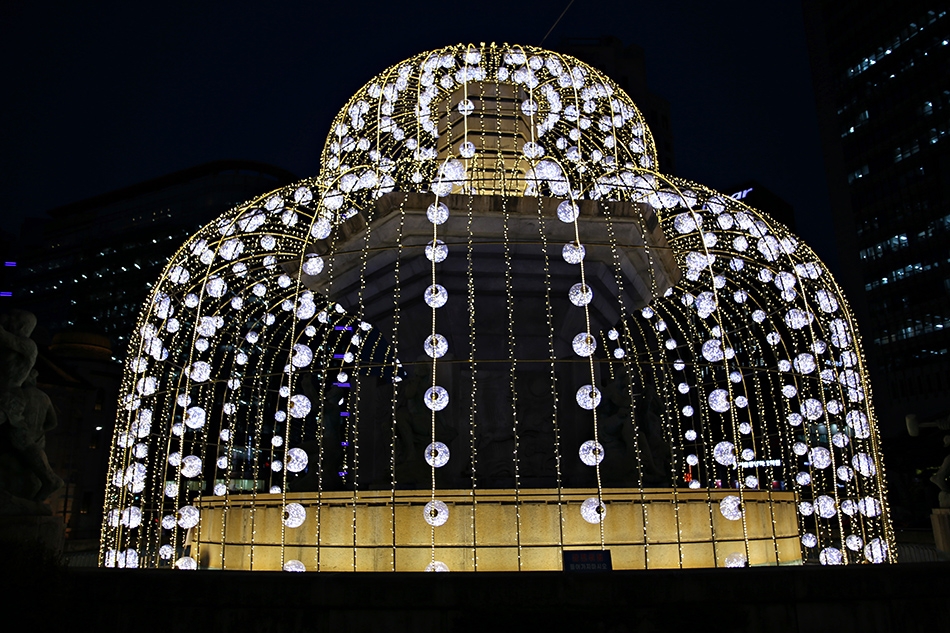 Beleuchtung am Springbrunnen