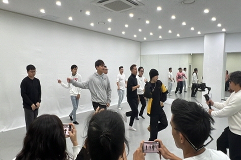 Learning K-Pop Dance Moves in Hongdae Real Kpop Dance