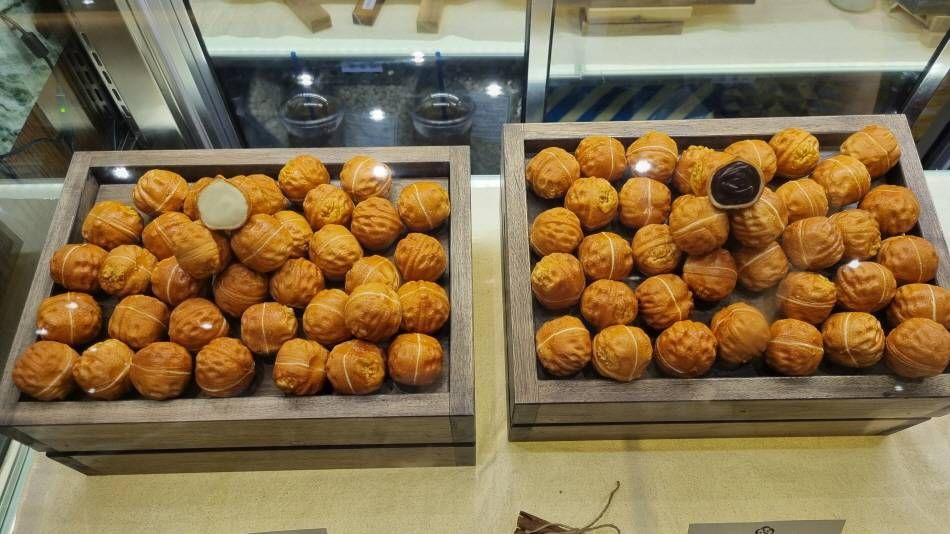 富昌製菓新世界百貨店江南店のウユニ塩くるみ饅頭と小豆餡くるみ饅頭