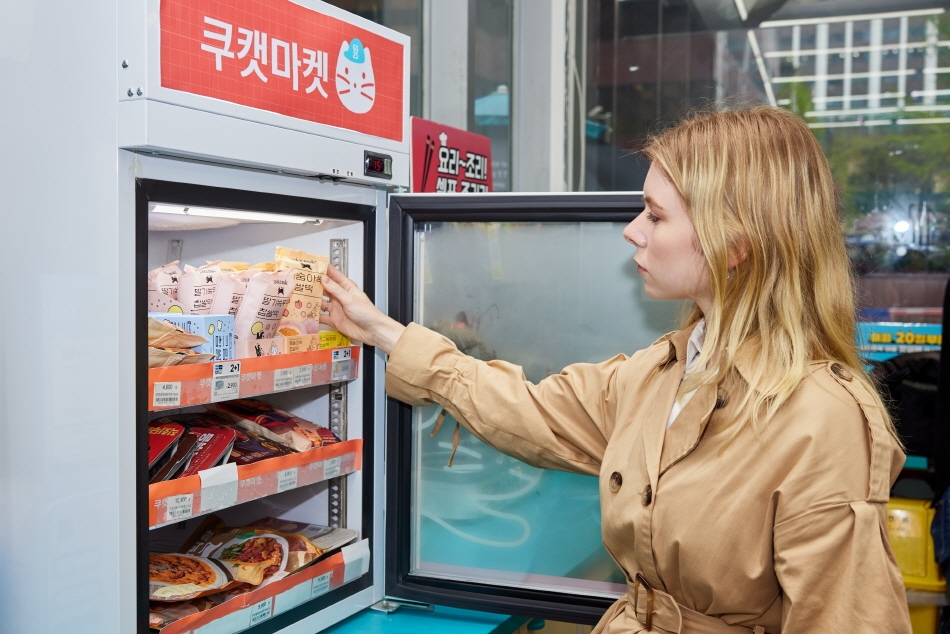 専用冷凍庫の中にMZ世代が好む冷凍食品がずらり！COOKAT　MARKET