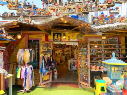 Галантерейный магазин в деревне Нонгольтам-киль в Тонхэ