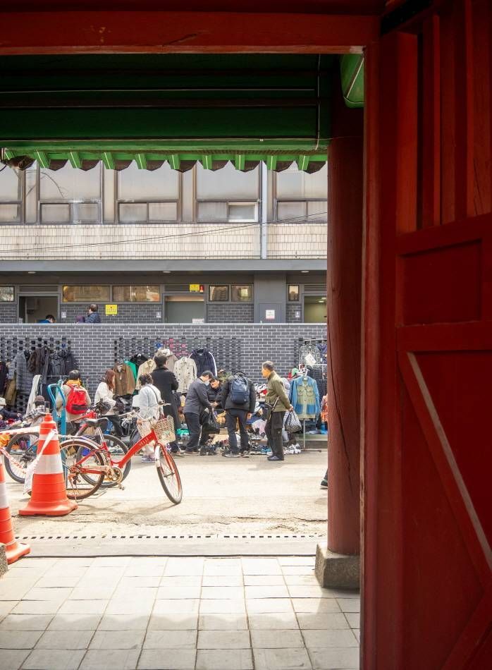 Dongmyo Flea Market