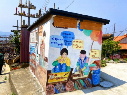 Настенные рисунки деревни Нонгольтам-киль в Тонхэ