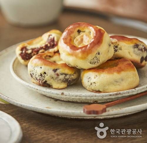 Hwangnam Bread  