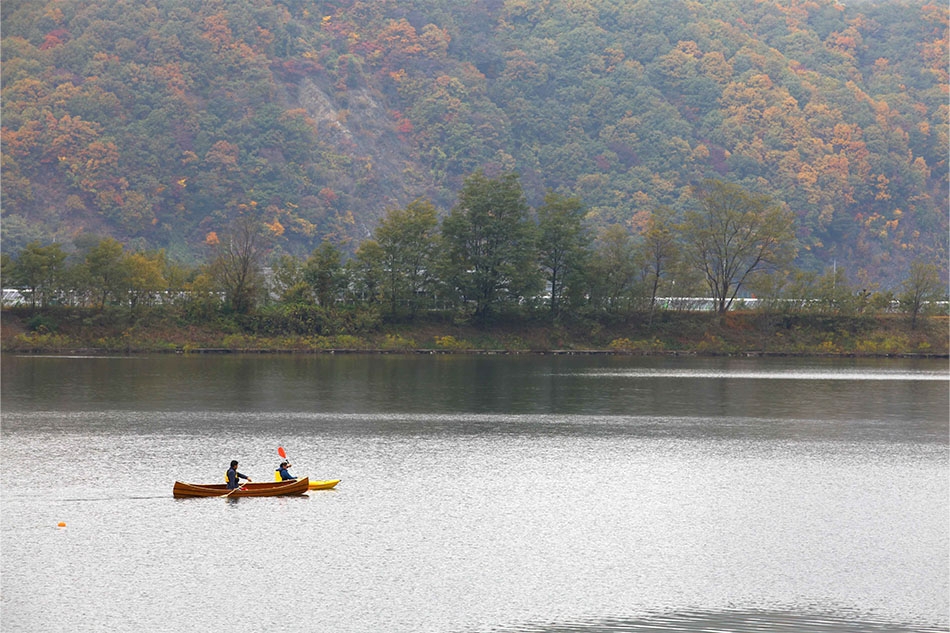 Canoeing at Uiamho Lake (Credit: Korea Tourism Organization – Lee Beom-su)