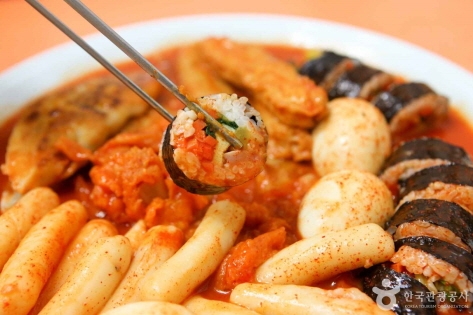 西帰浦毎日オルレ市場の名物・モダクチギ(撮影:韓国観光公社キム・ジホ氏)