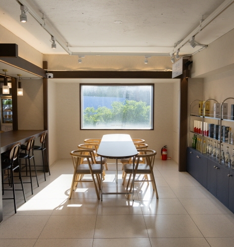 Second floor café space 