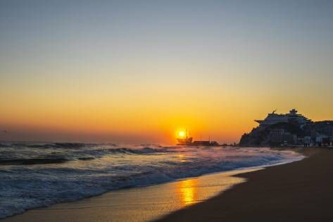 Sunrise at Jeongdongjinhaebyeon Beach (Credit: Clipart Korea) 