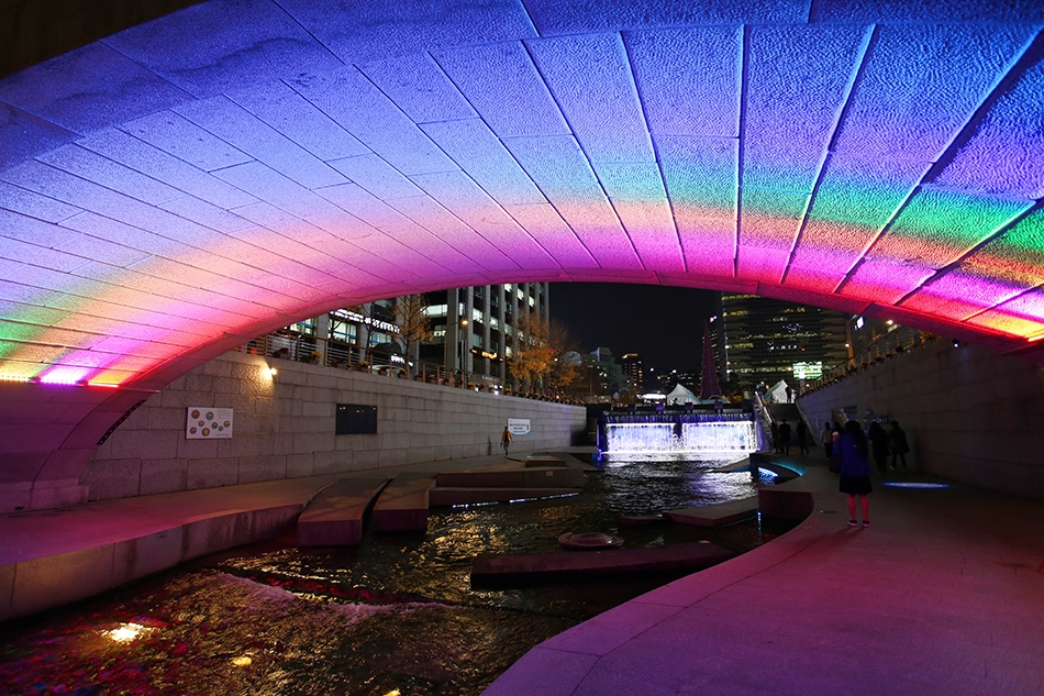 Lights along Cheonggyecheon Stream