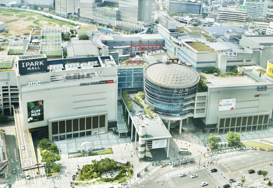 IPARK Mall, a shopping complex connected to Yongsan Station (Photo credit: IPARK Mall Yongsan)