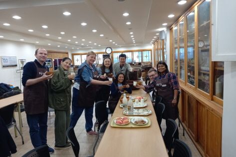 (1) Visitors sampling freshly made makgeolli 