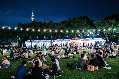 大邱の夜景を見ながらチメクで憩いのひと時（写真提供：社団法人韓国チメク産業協会）