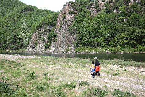 Gomosanseong Fortress & Jinnamgyo Bridge (Credit: 9suk9suk)