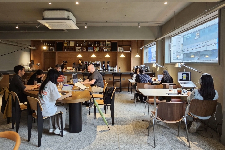 <em>Photo: Digital Nomads working at a cafe in Seoul (Credit: Digital Nomads Korea)</em>