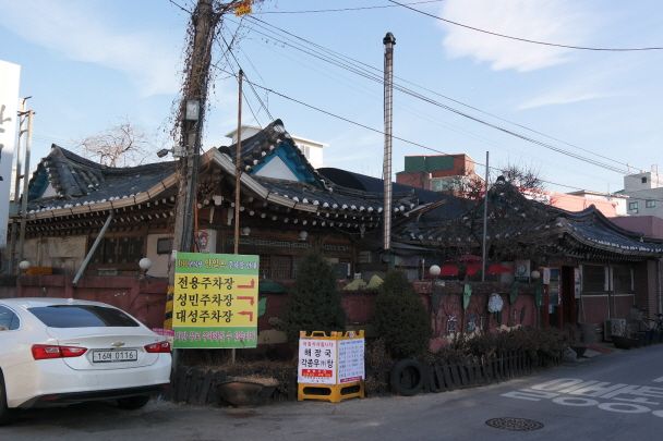 The restaurant housed in a hanok (main branch)