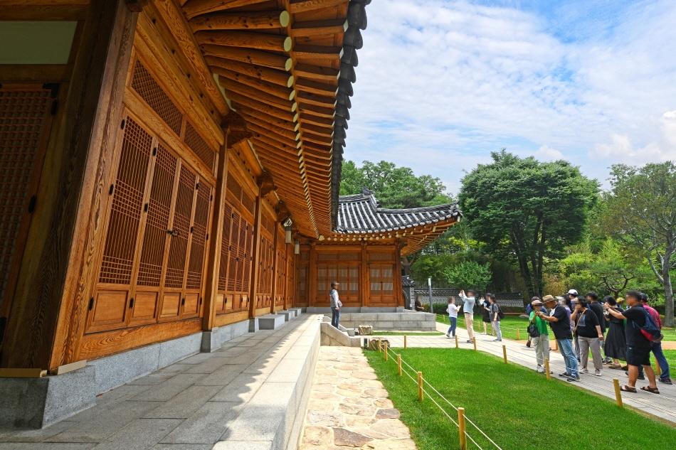 Sangchunjae was designed and built as a traditional hanok building