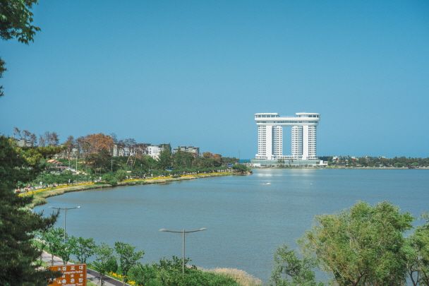 Gyeongpoho Lake