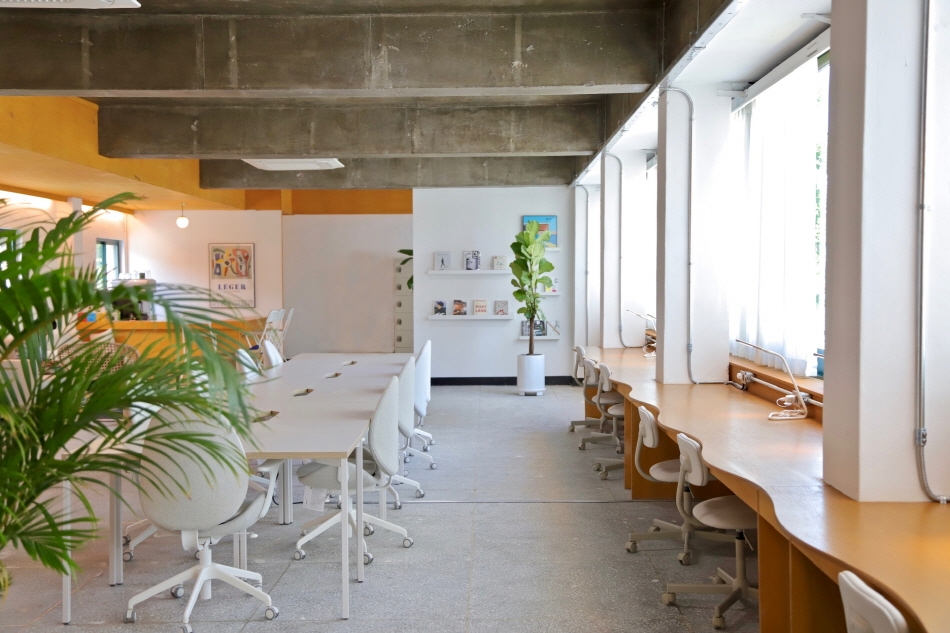 <em>Photo: Pado Salon Myeongju Branch Coworking Space (Credit: Pado Salon)</em>