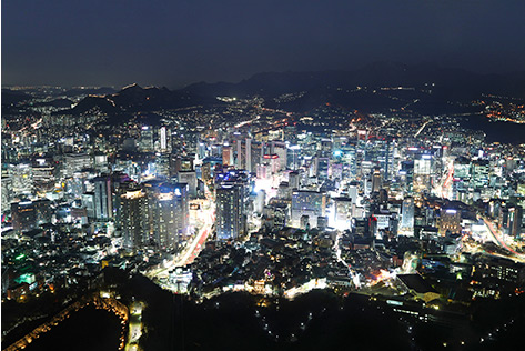 乘坐南山纜車眺望首爾全景