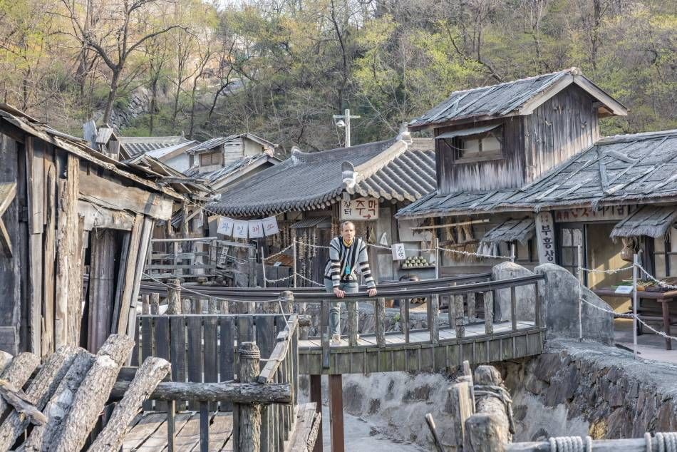 Casas de madera en el set de rodaje