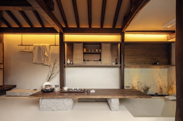 Low table for tea ceremony (Credit: Texture on Texture)