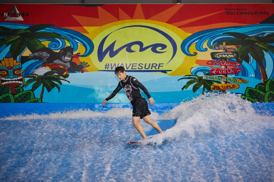 Enjoy surfing indoors regardless of weather or season (Credit: Korea Tourism Organization)
