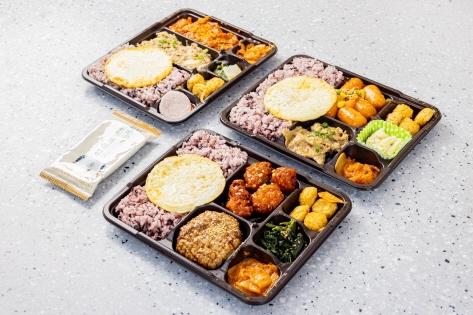 Clockwise from the left: Spicy stir-fried pork, Stir-fried sausage and vegetables & bulgogi, Neobiani* & Deep-fried and Braised Chicken lunch boxes