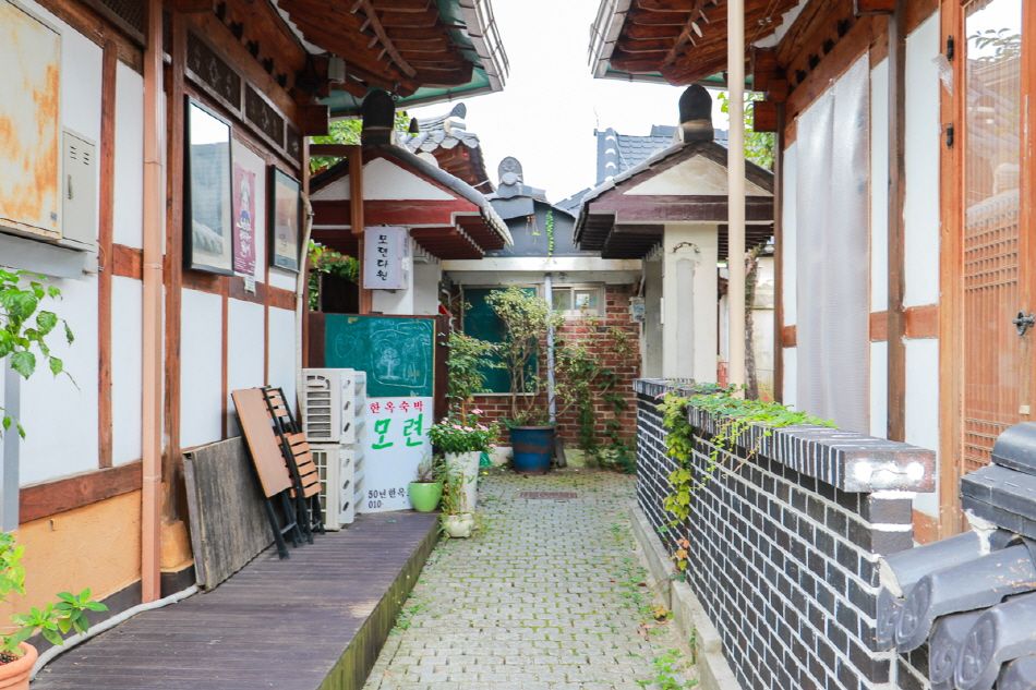 Hanok Moryeon Entrance