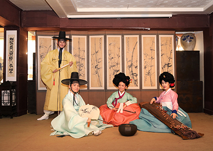 Мастер-класс по традиционной культуре (Источник: Namsan Hanok Village)