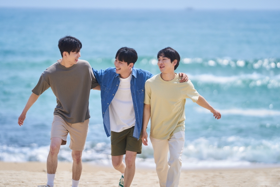 与朋友们一起的团体旅行(出处 : Getty Images Bank)