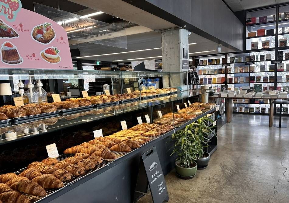 Chosochaekbang Book Café