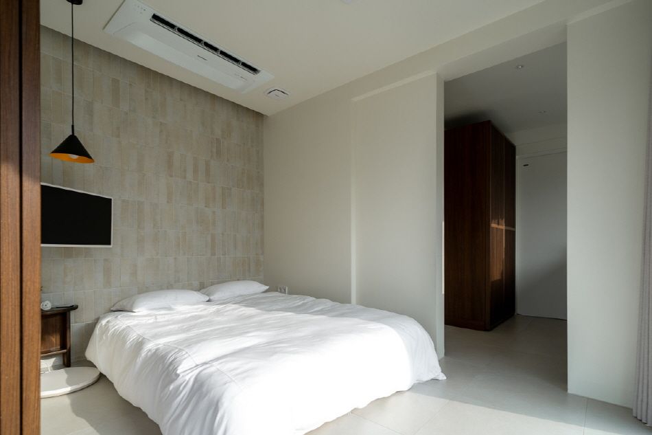 Hoyeondam’s Bedroom and Bathroom