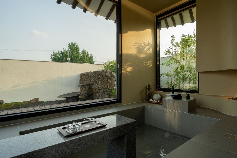 Hoyeondam’s Bedroom and Bathroom
