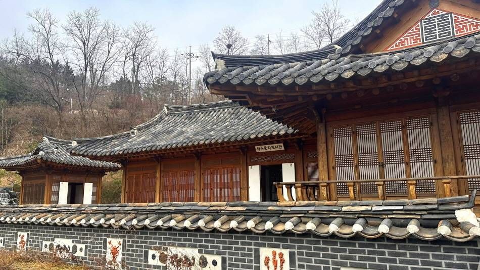 Cheongwun Literature Library