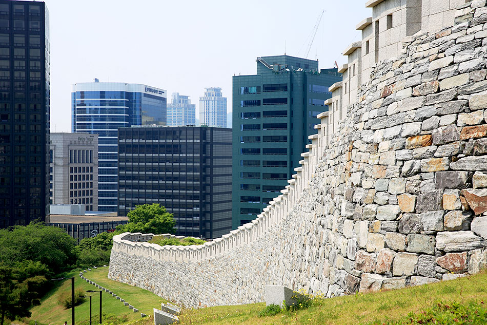 City wall along the Sungnyemun Section 