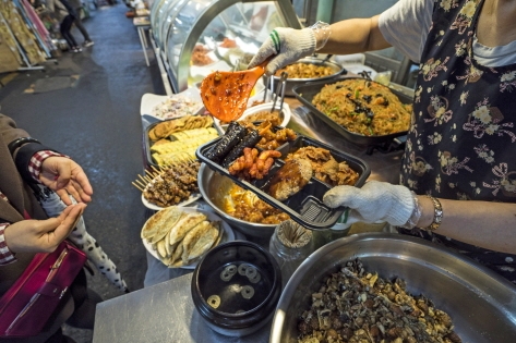 Comida del Mercado Tongin (cortesía de la Galería de Fotos de la KTO - Lee Beomsu)