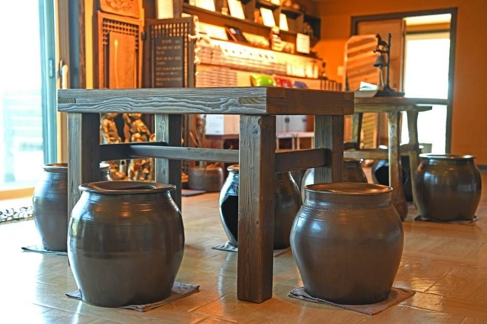 Запатентованное глиняное устройство центра &laquo;Яксоквон&raquo; для спа-процедур в сидячем положении 