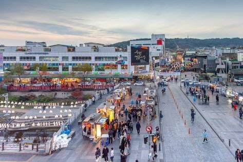 Exterior view of Suwon Nammun Market