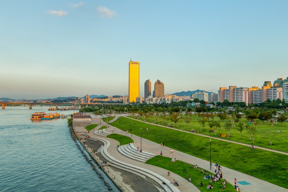 The Hangang River, a recreational spot for Seoulites