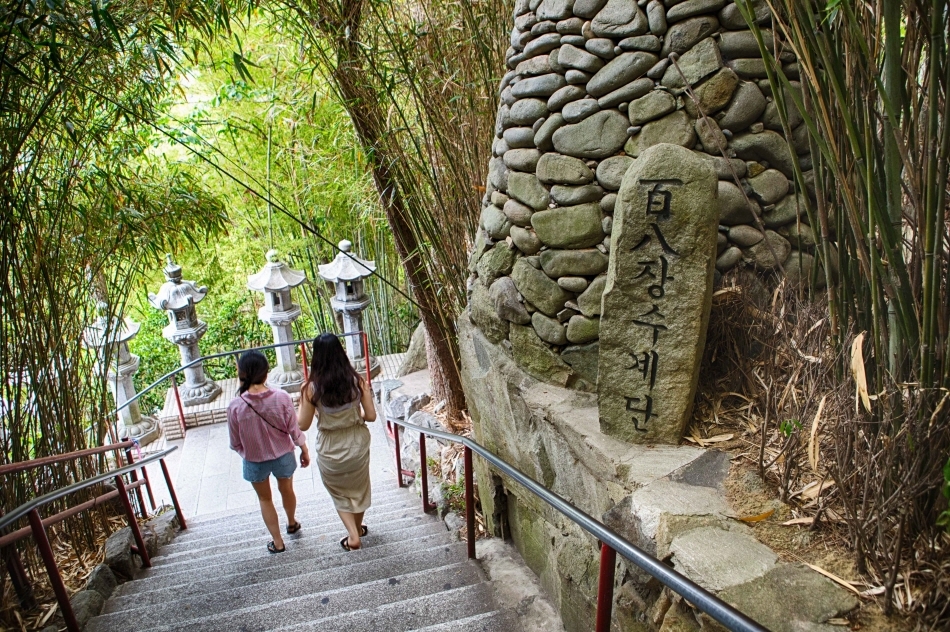 108 Stairs, Located Right after the Entrance to the Haedong Yonggungsa Temple (Credit: Korea Tourism Organization)