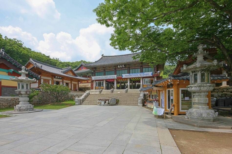 Donghwasa Temple grounds