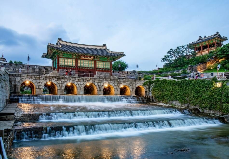 水原华城