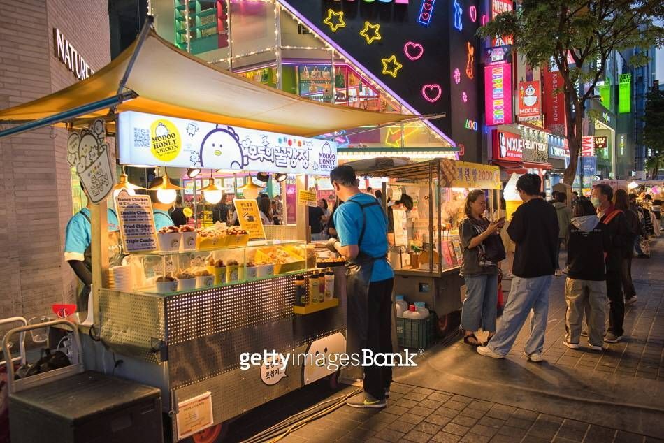 明洞駅グルメ通りにある屋台