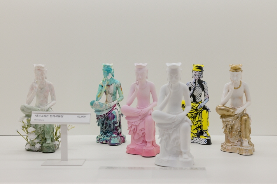 Miniaturas de bodhisattvas pensativos