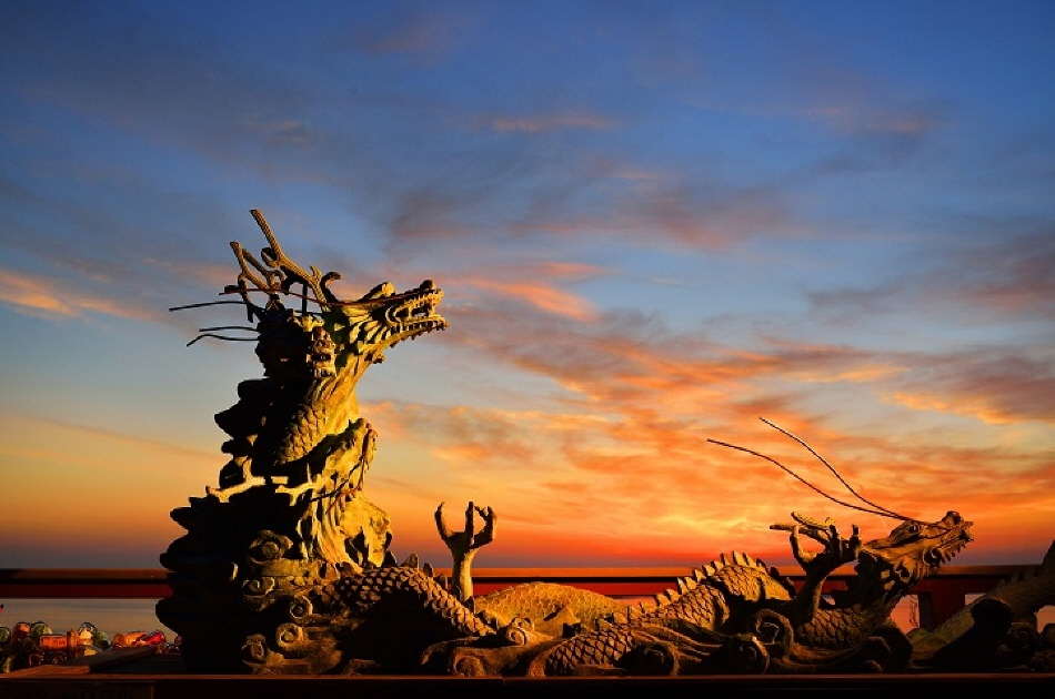 A Dragon Statue Located on the Way to the Rock-Carved Seated Buddha (Credit: Bomunsa Temple)