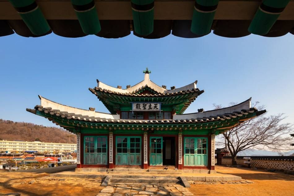 Панорамный вид собора Канхва Англиканской церкви Кореи