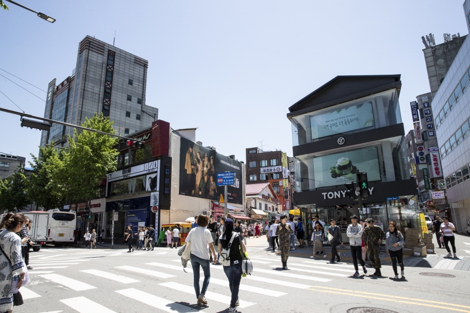 Hongdae Street (Credit: Korea Tourism Organization)